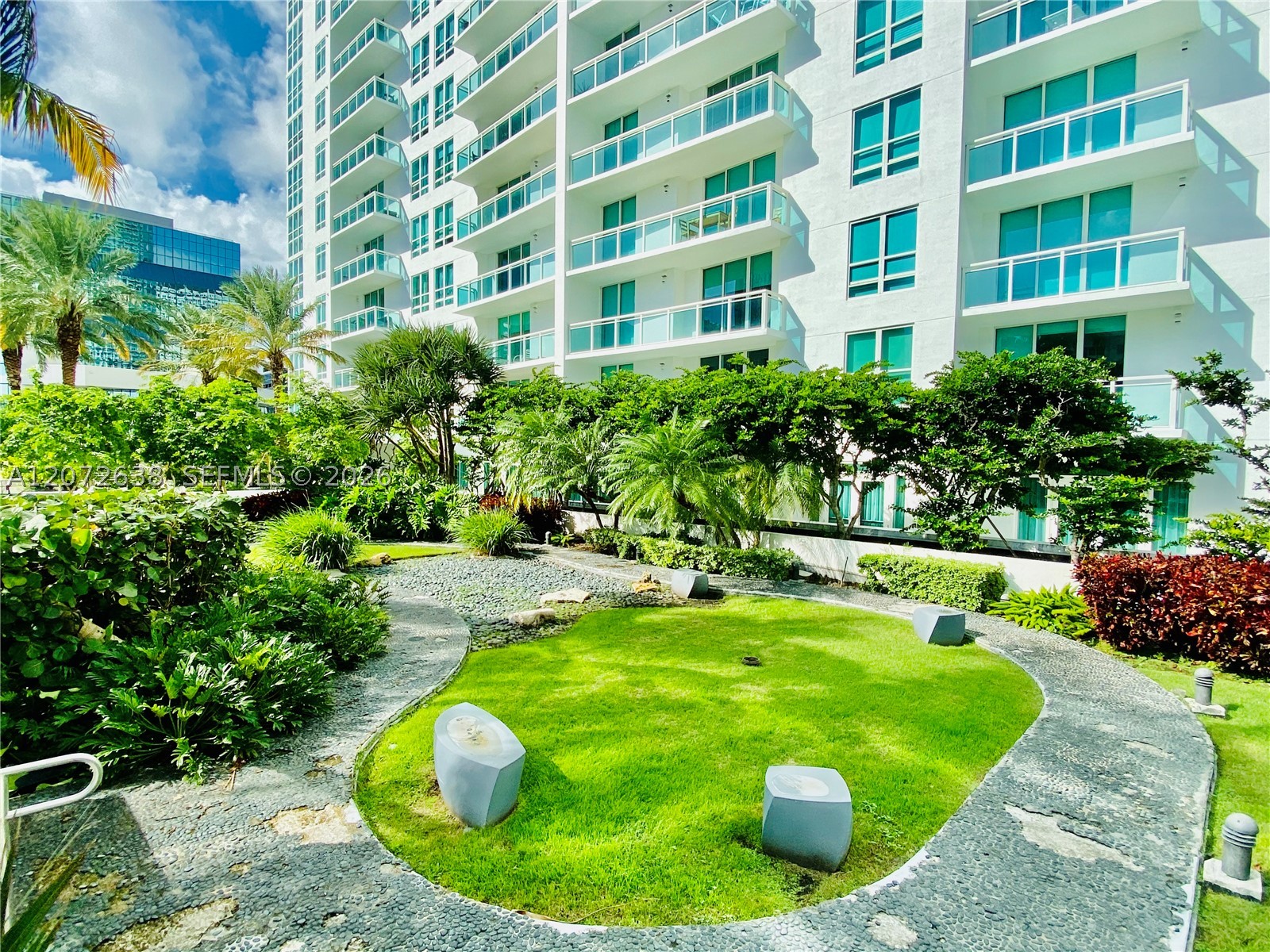 950 Brickell Bay Dr #3709, Miami FL 33131