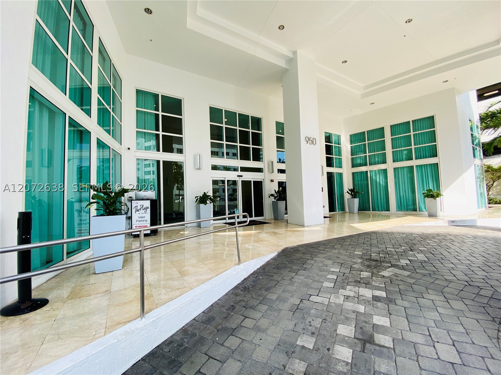 950 Brickell Bay Dr #3709, Miami FL 33131