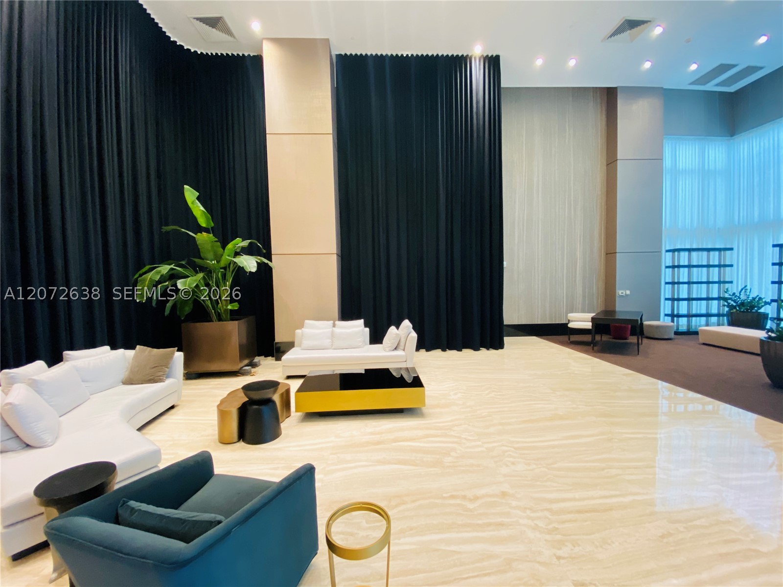 950 Brickell Bay Dr #3709, Miami FL 33131
