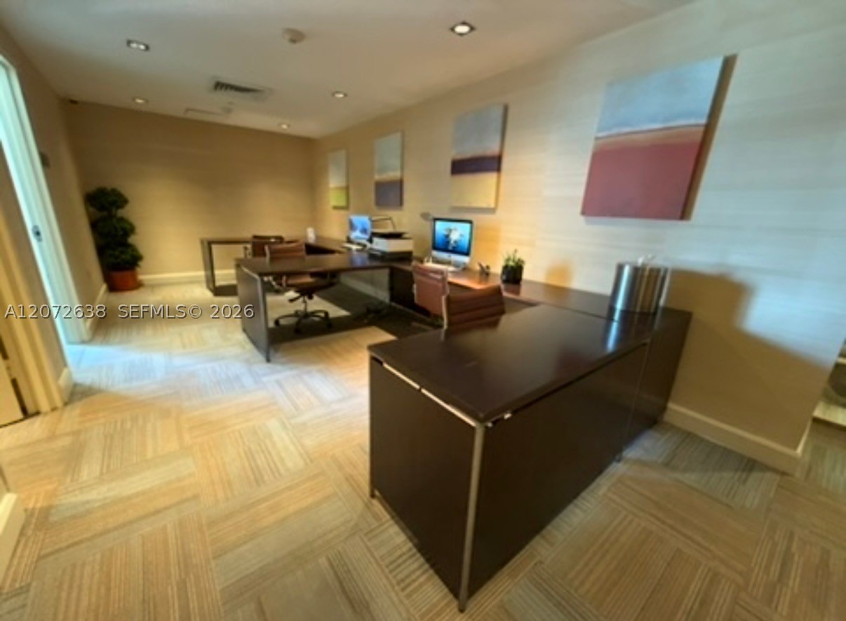 950 Brickell Bay Dr #3709, Miami FL 33131