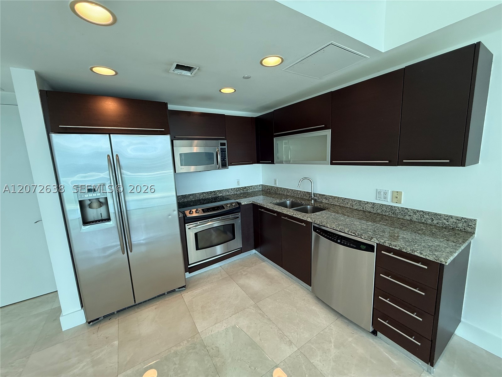 950 Brickell Bay Dr #3709, Miami FL 33131