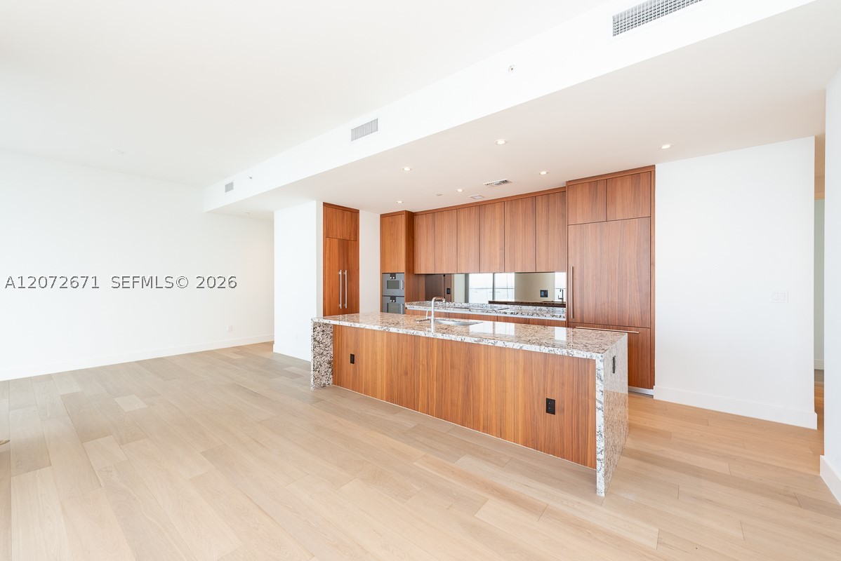 175 SE 25th Rd #3504, Miami FL 33129