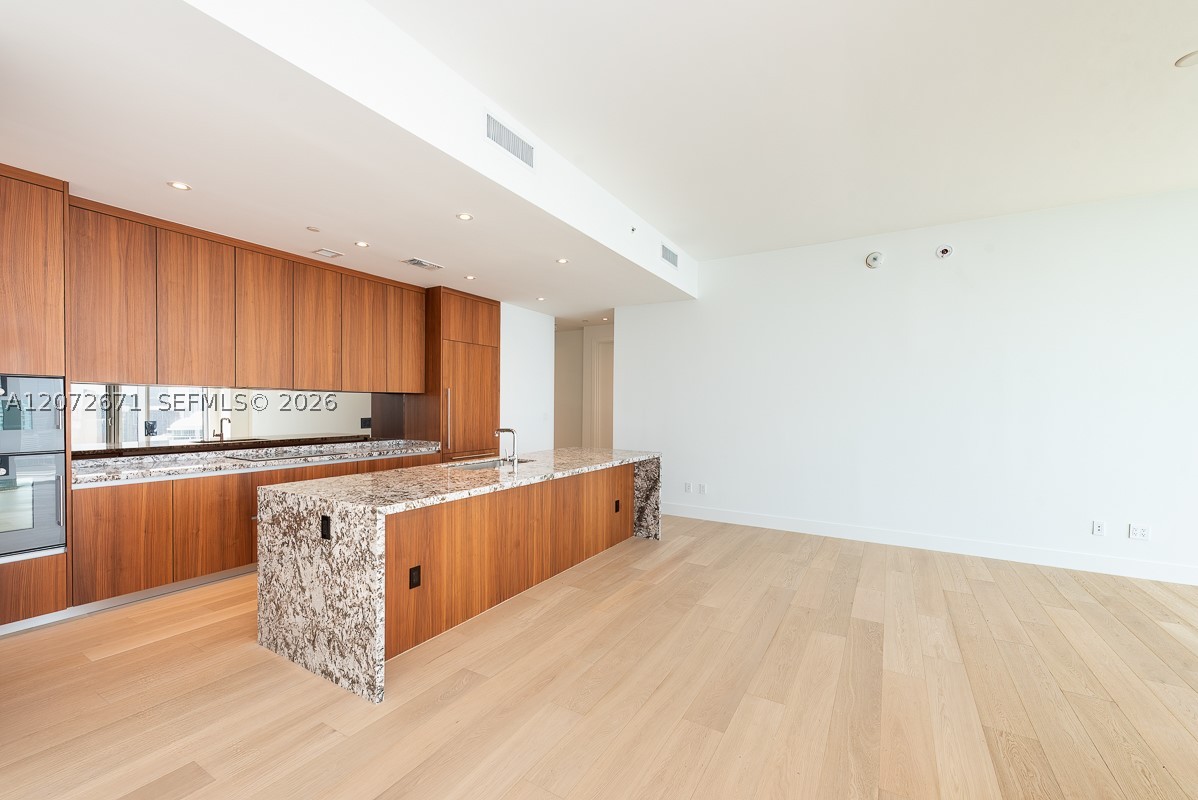 175 SE 25th Rd #3504, Miami FL 33129