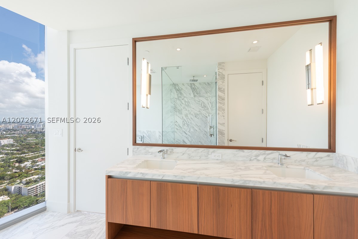 175 SE 25th Rd #3504, Miami FL 33129