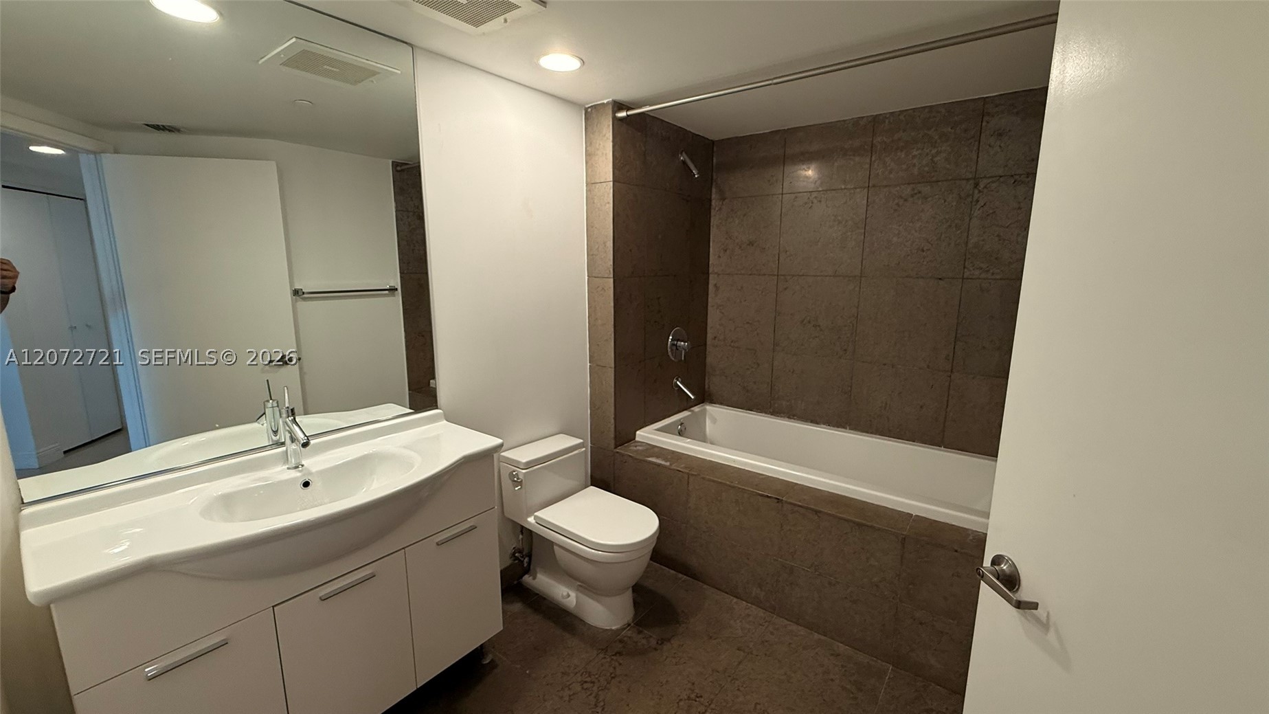 475 Brickell Ave #4408, Miami FL 33131