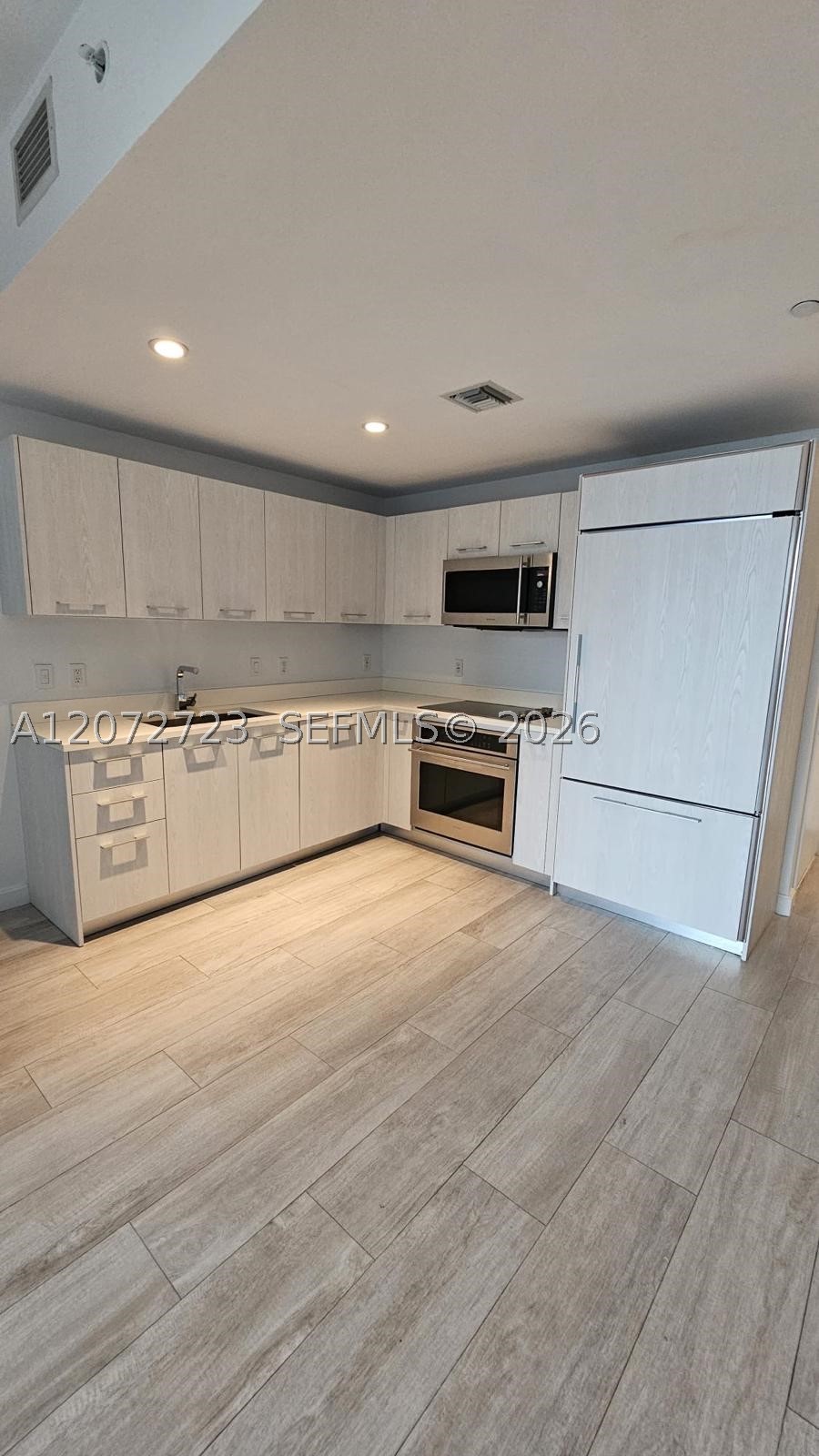 45 SW 9th St #2102, Miami FL 33130