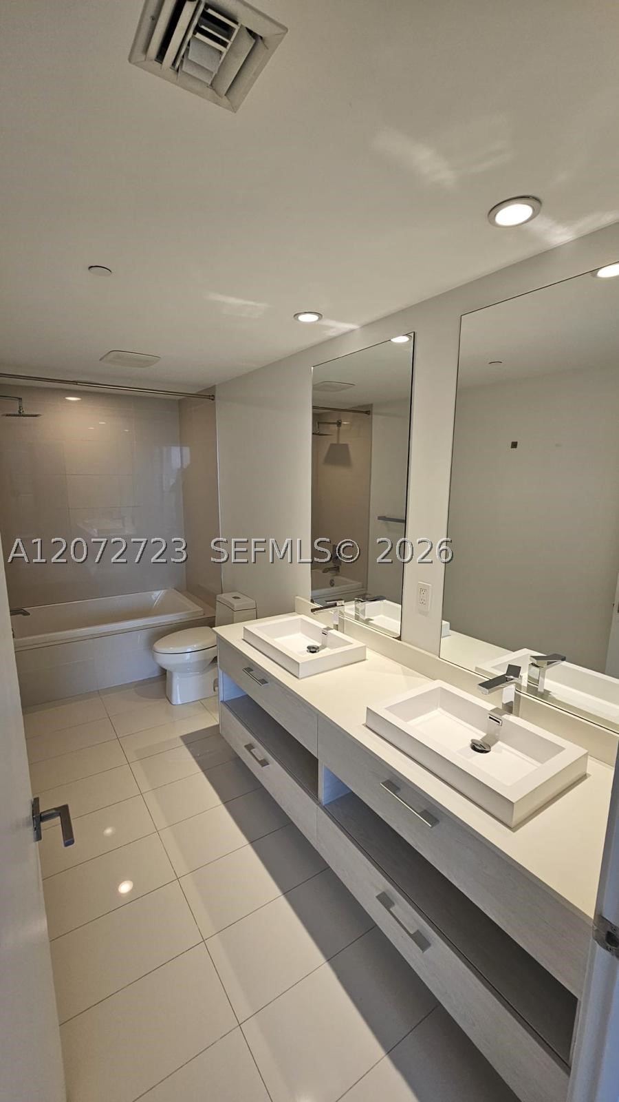 45 SW 9th St #2102, Miami FL 33130