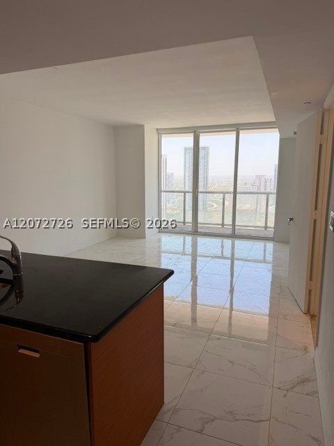 50 W Biscayne Blvd #3907, Miami FL 33132
