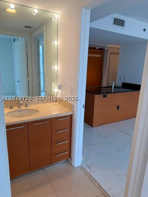50 W Biscayne Blvd #3907, Miami FL 33132