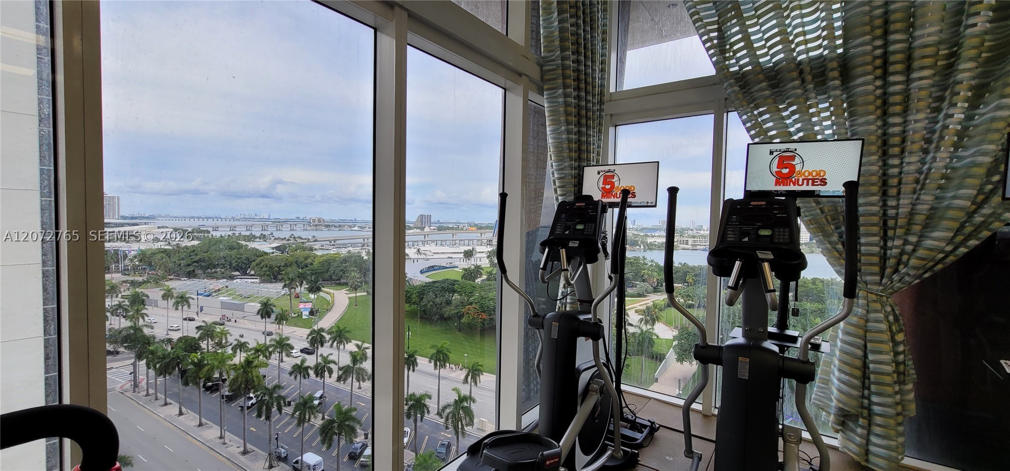 50 Biscayne Blvd #5202, Miami FL 33132