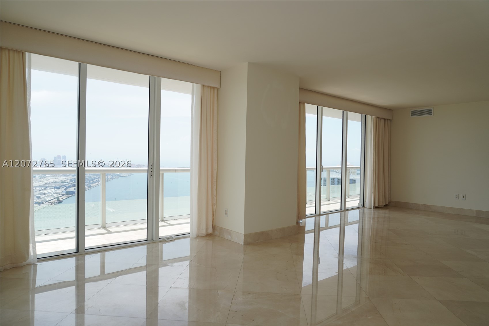 50 Biscayne Blvd #5202, Miami FL 33132