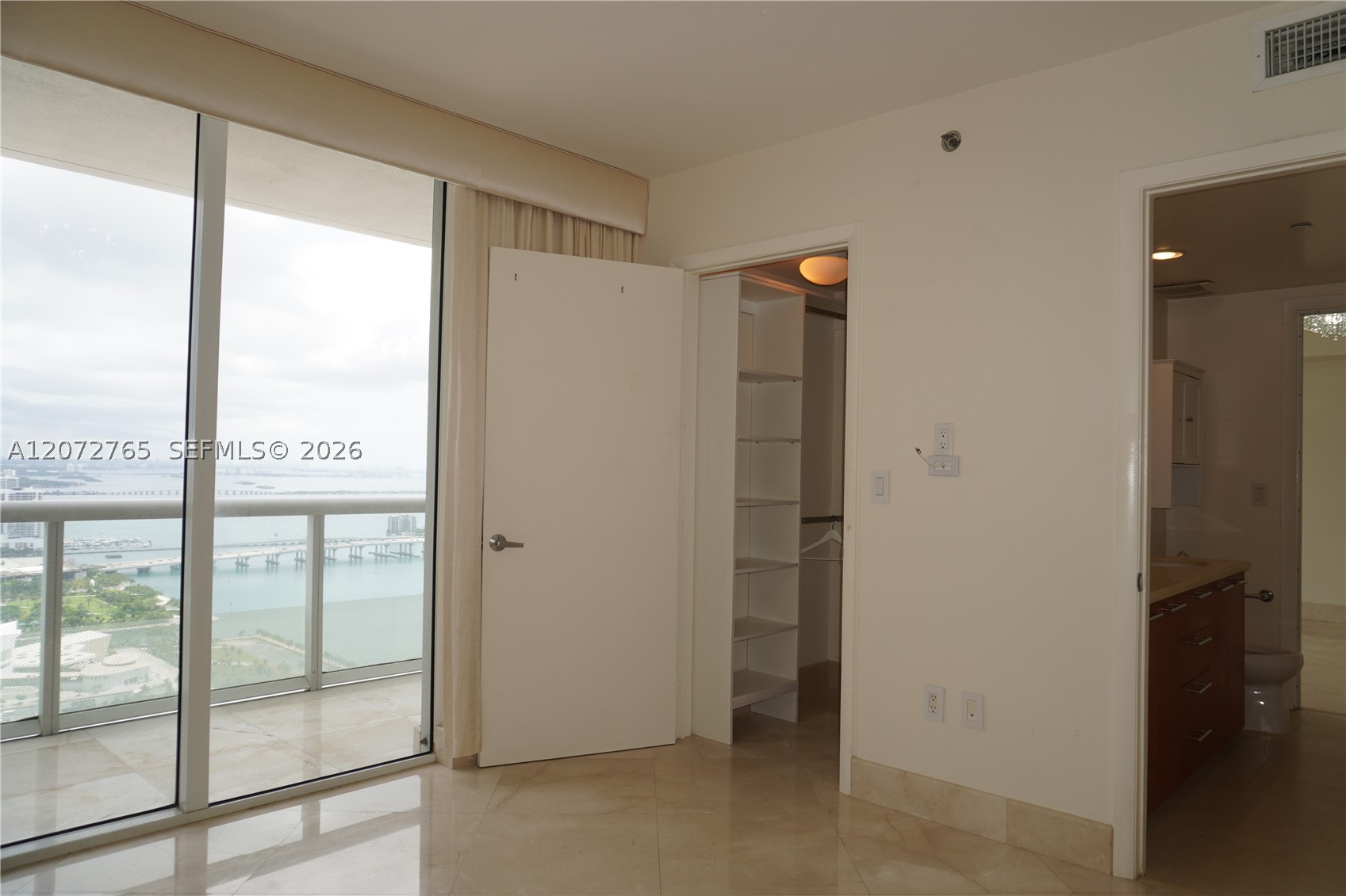 50 Biscayne Blvd #5202, Miami FL 33132