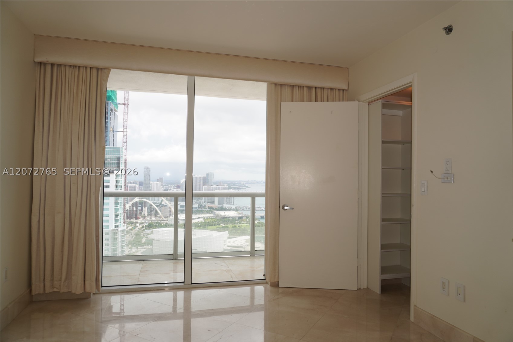 50 Biscayne Blvd #5202, Miami FL 33132