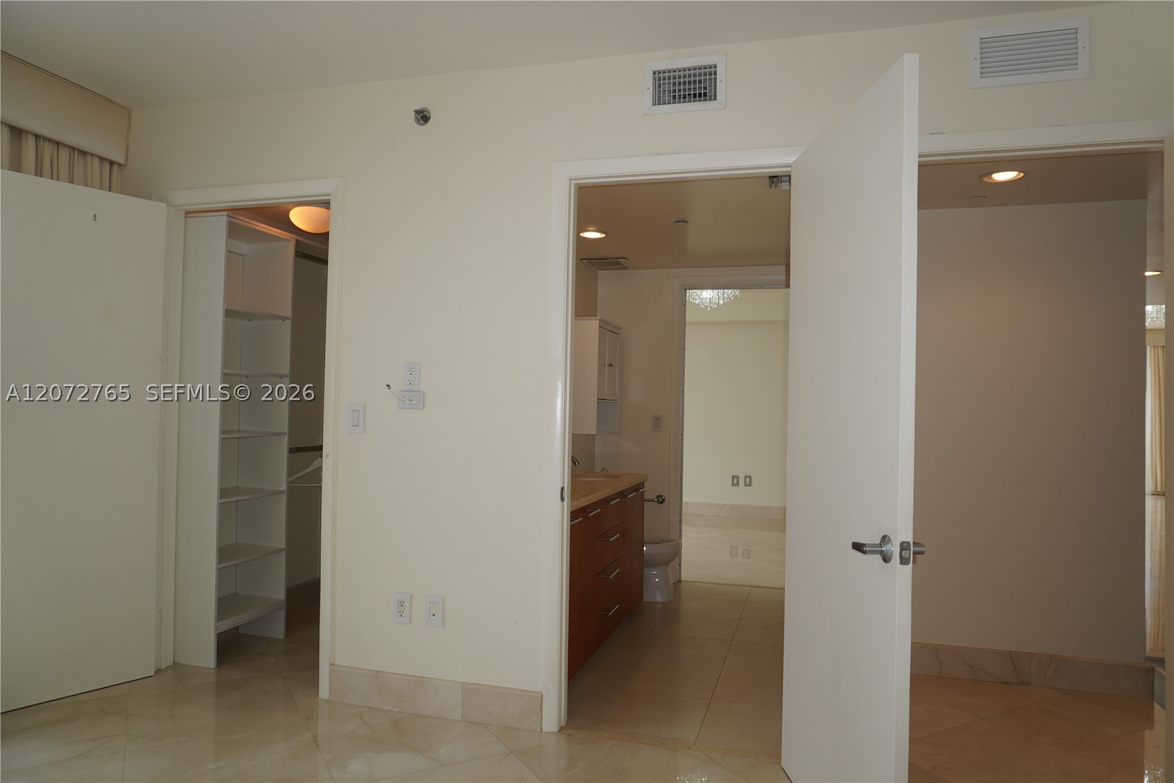 50 Biscayne Blvd #5202, Miami FL 33132