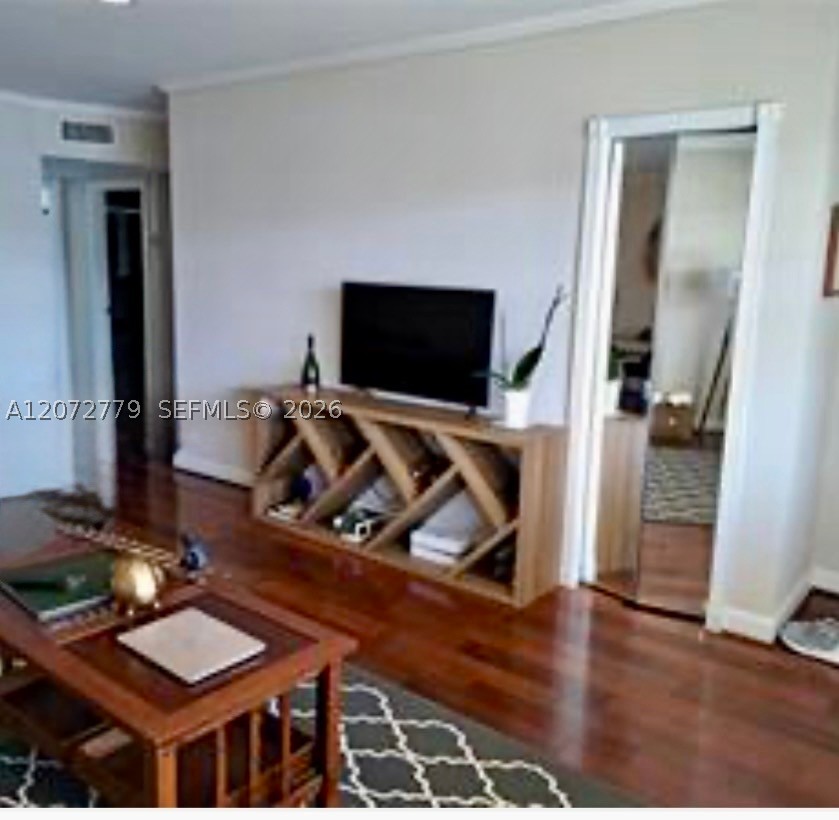 462 Golden Isles Dr #305, Hallandale Beach FL 33009