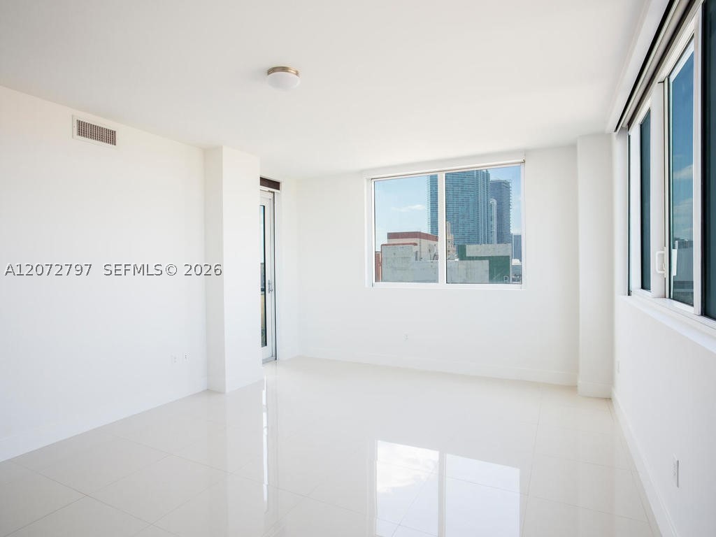 244 Biscayne Blvd #2402, Miami FL 33132