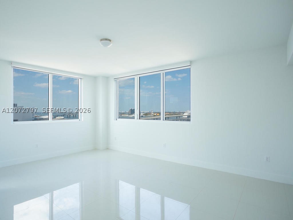 244 Biscayne Blvd #2402, Miami FL 33132