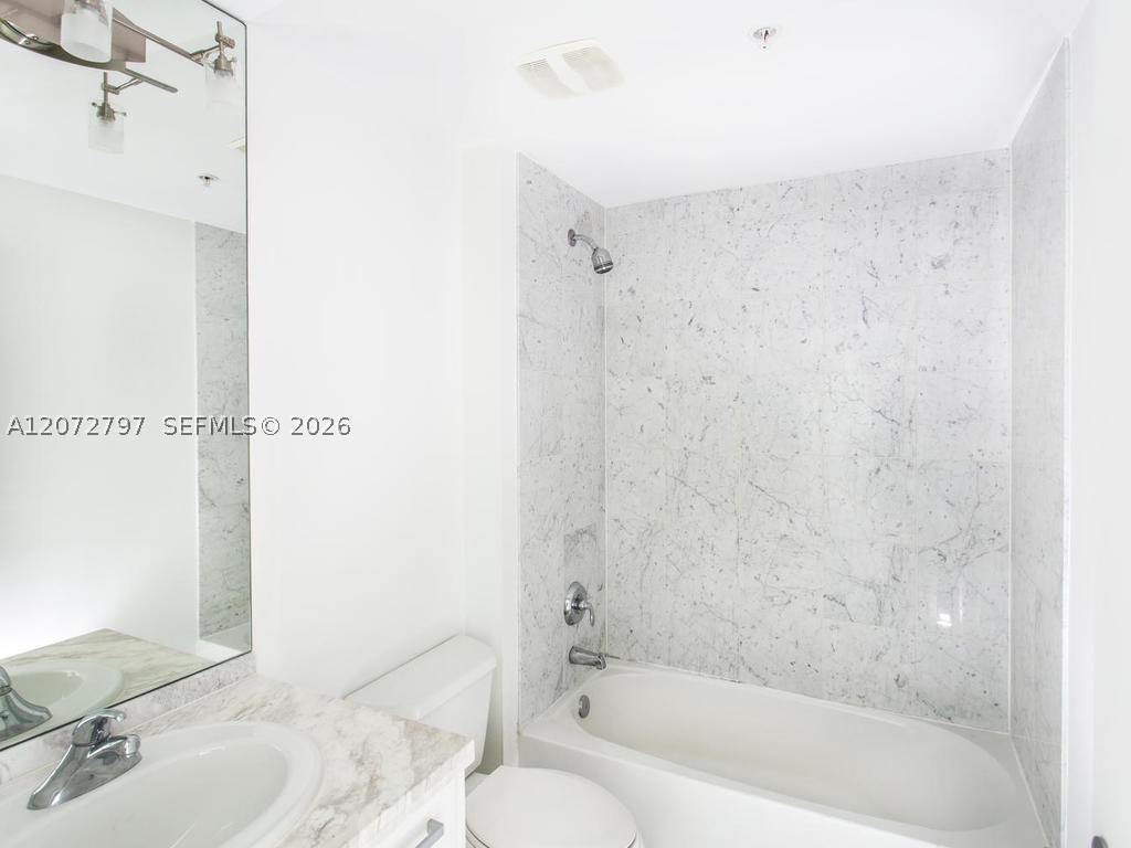 244 Biscayne Blvd #2402, Miami FL 33132