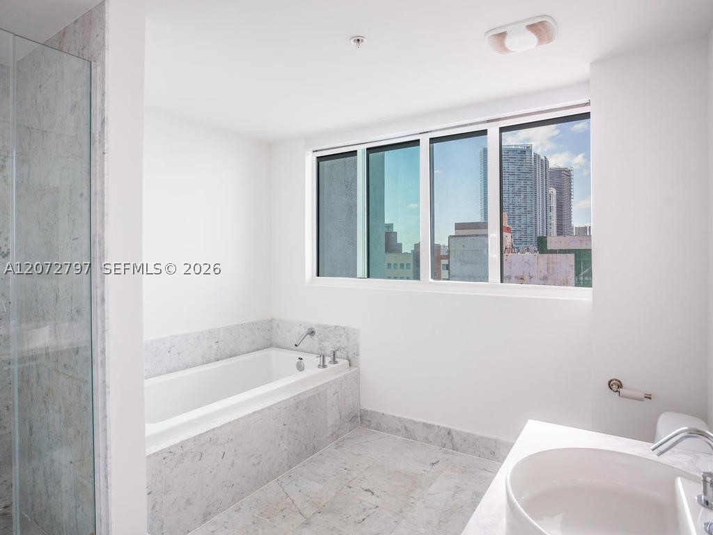 244 Biscayne Blvd #2402, Miami FL 33132