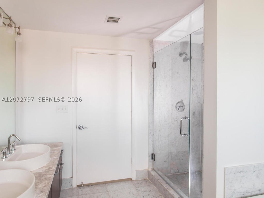 244 Biscayne Blvd #2402, Miami FL 33132