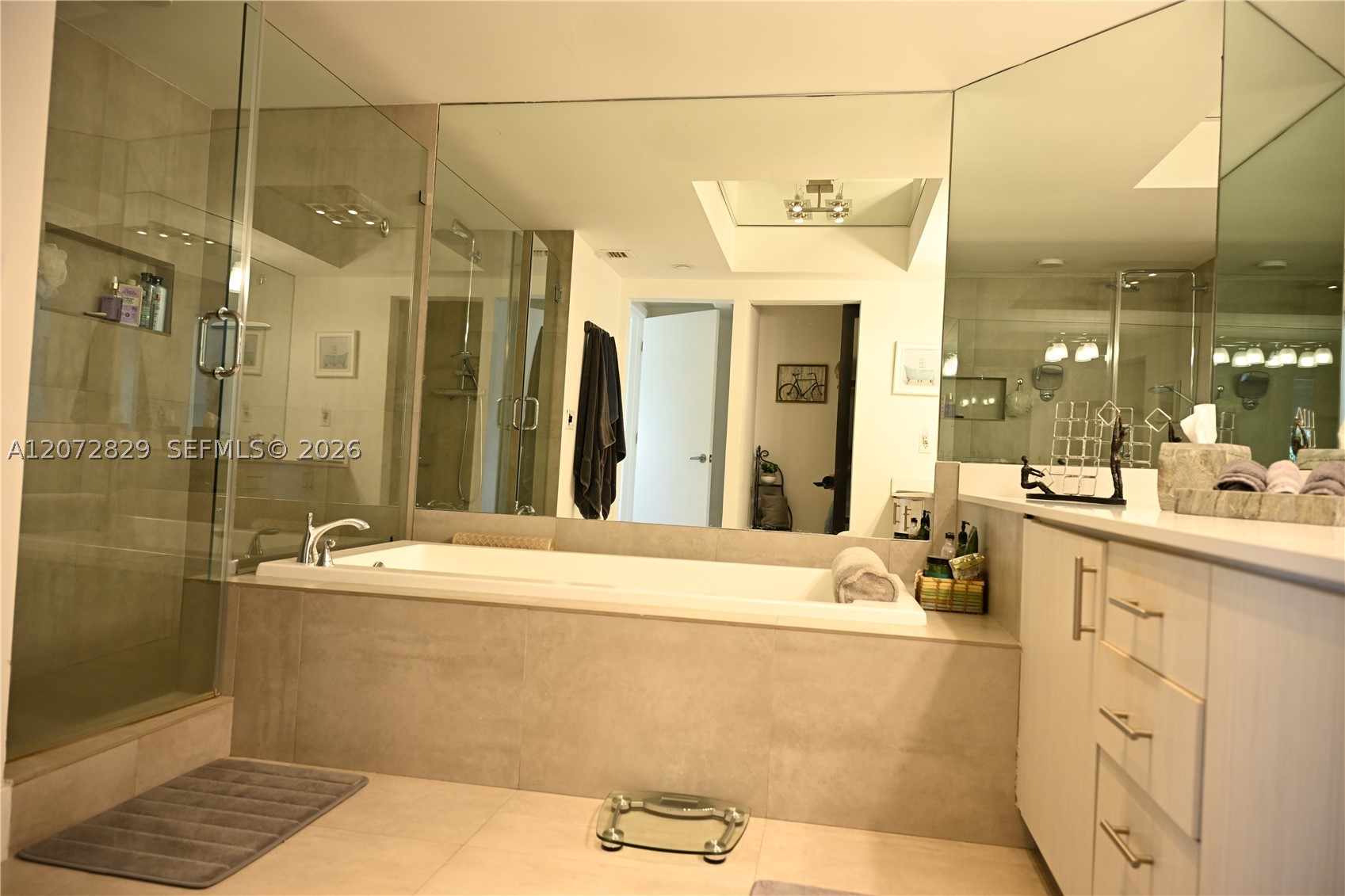 1000 E Island Blvd #303, Aventura FL 33160
