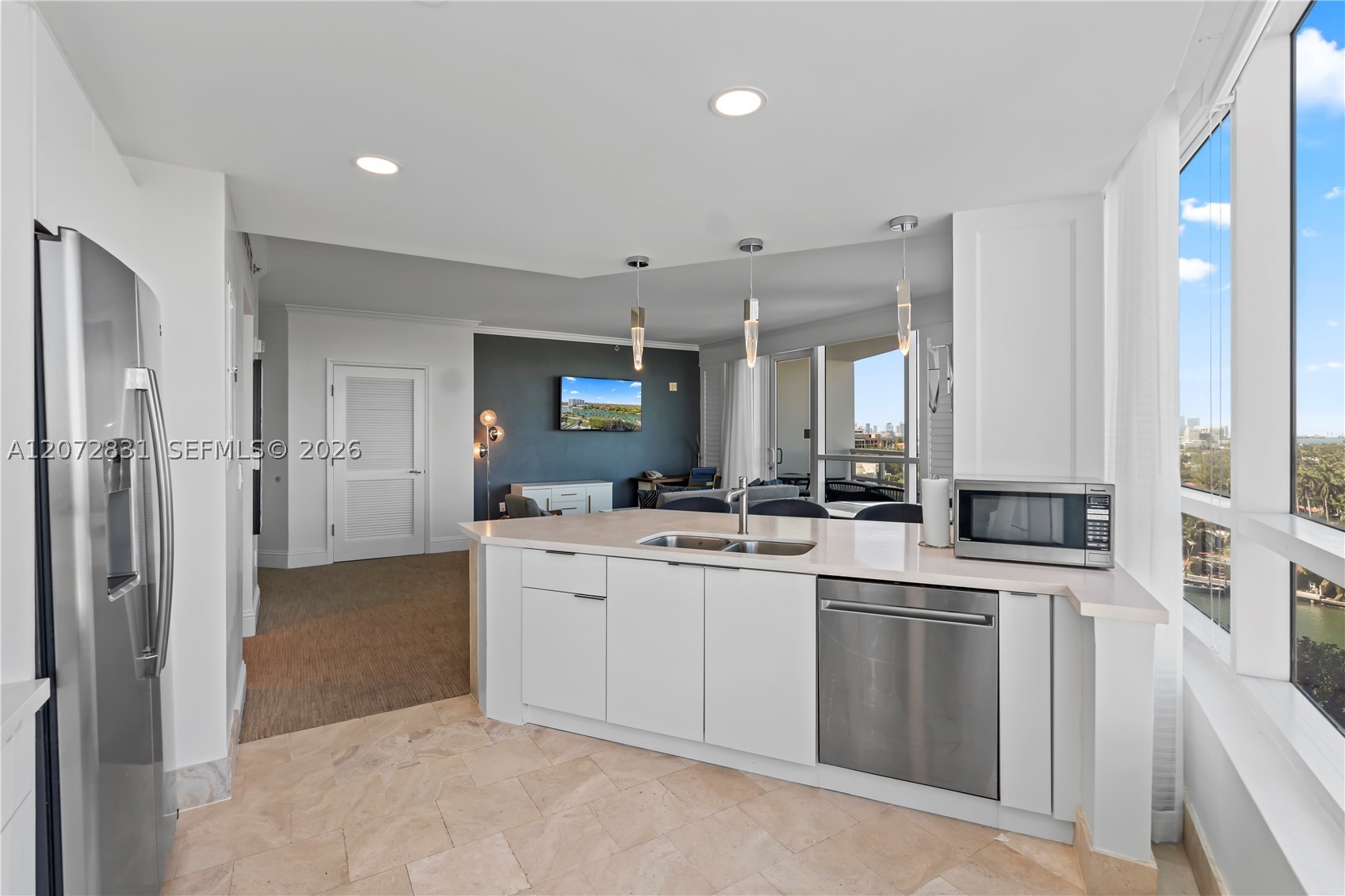 4401 Collins Ave #915, Miami Beach FL 33140