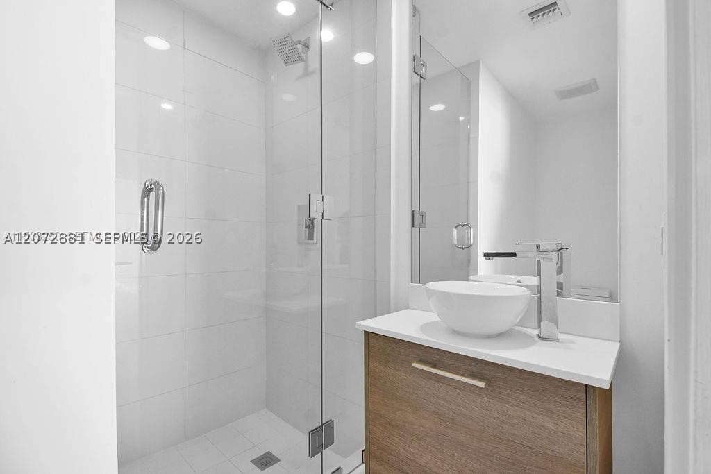 650 NE 32nd St #1803, Miami FL 33137