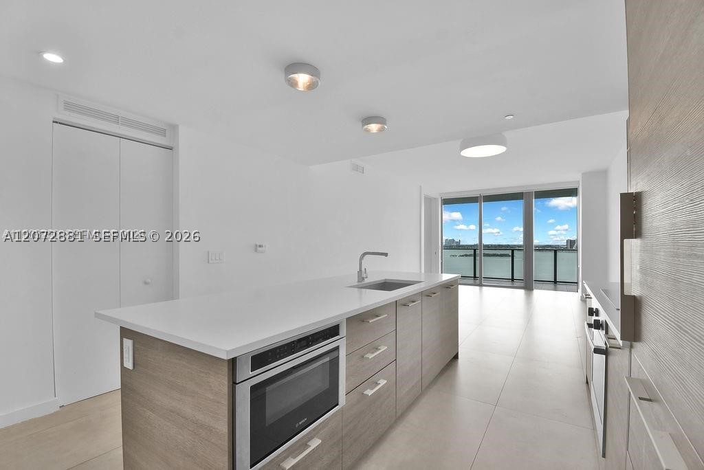 650 NE 32nd St #1803, Miami FL 33137