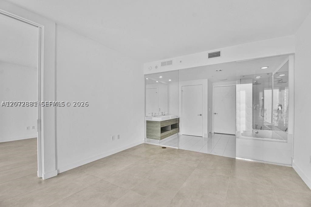 650 NE 32nd St #1803, Miami FL 33137