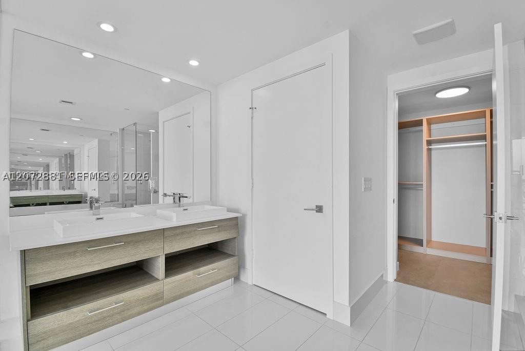 650 NE 32nd St #1803, Miami FL 33137
