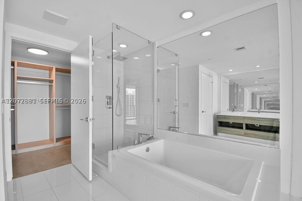 650 NE 32nd St #1803, Miami FL 33137
