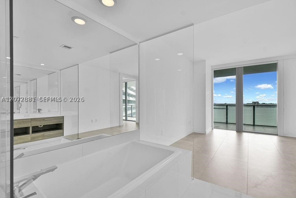 650 NE 32nd St #1803, Miami FL 33137