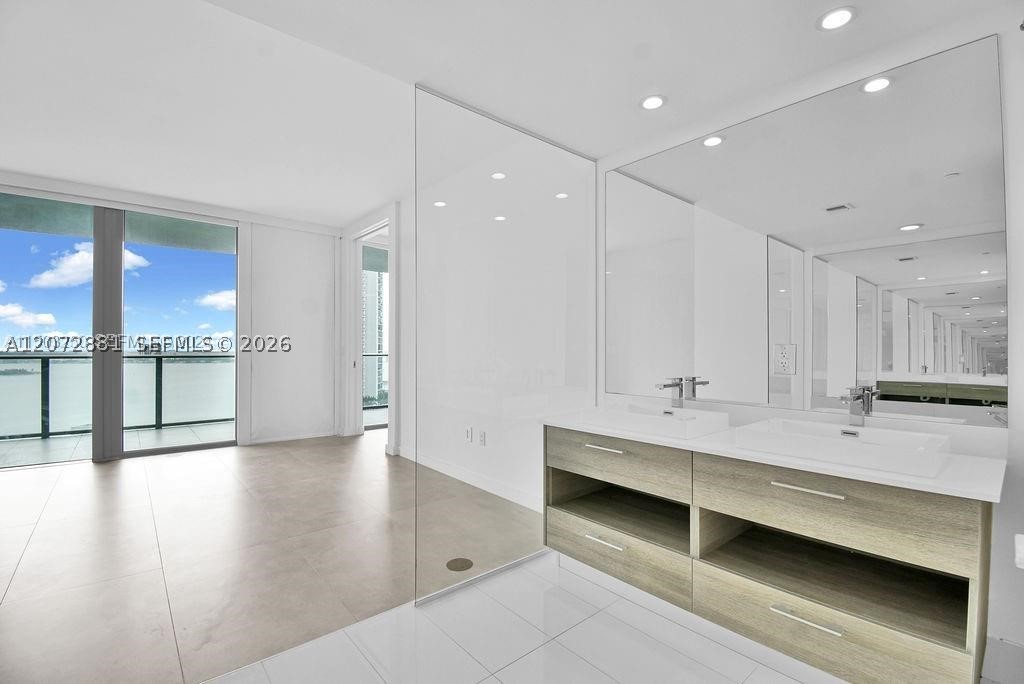 650 NE 32nd St #1803, Miami FL 33137