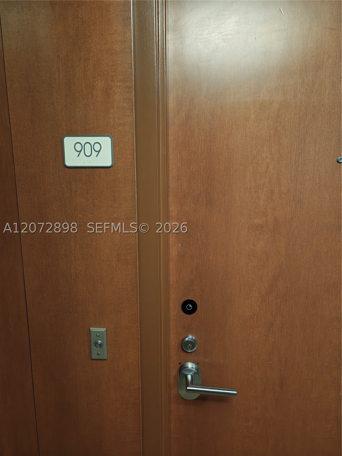 31 SE 5th St #909, Miami FL 33131