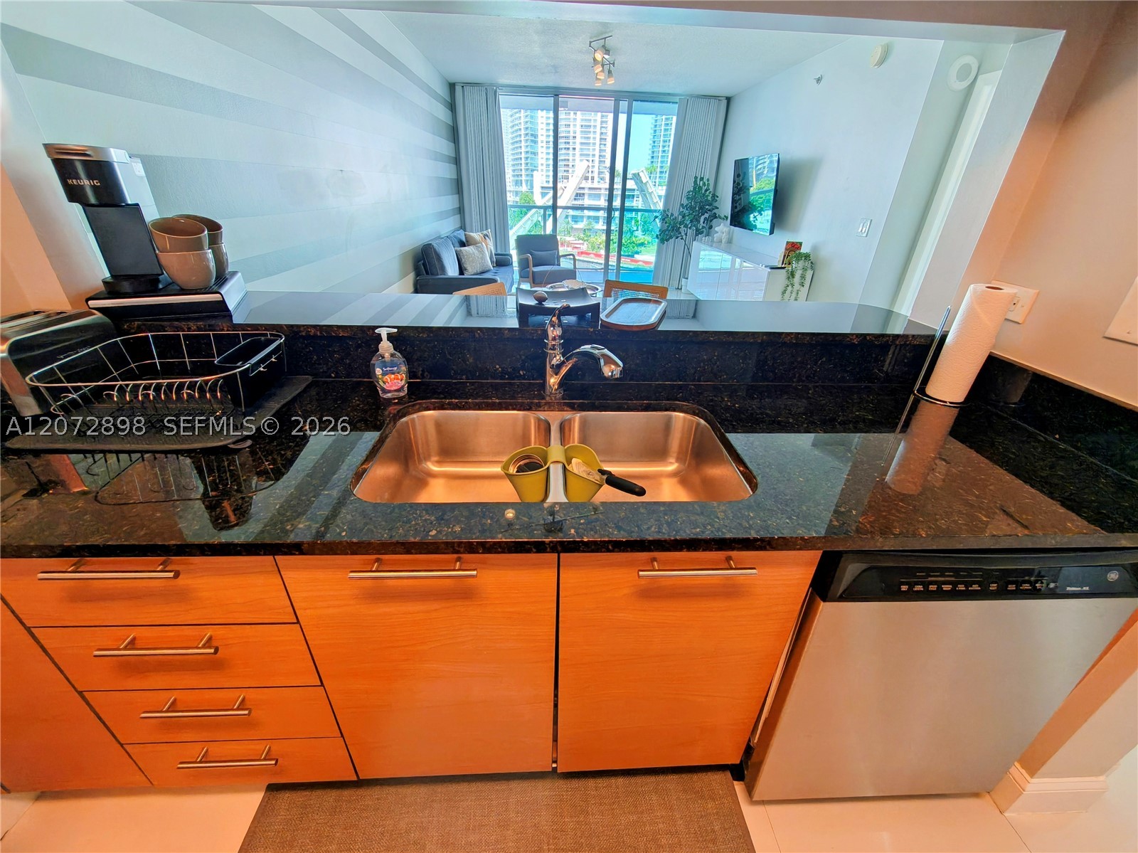 31 SE 5th St #909, Miami FL 33131