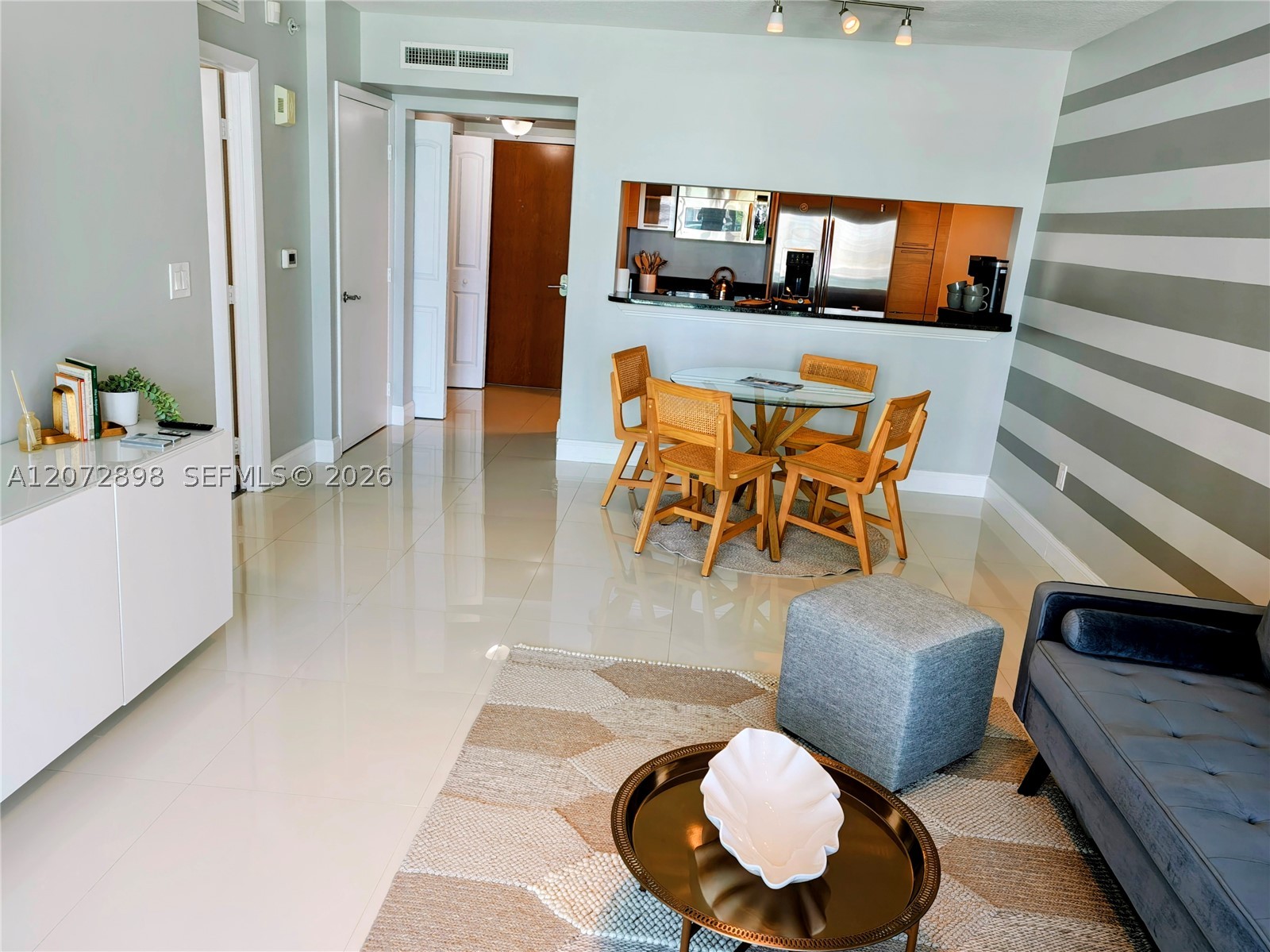 31 SE 5th St #909, Miami FL 33131