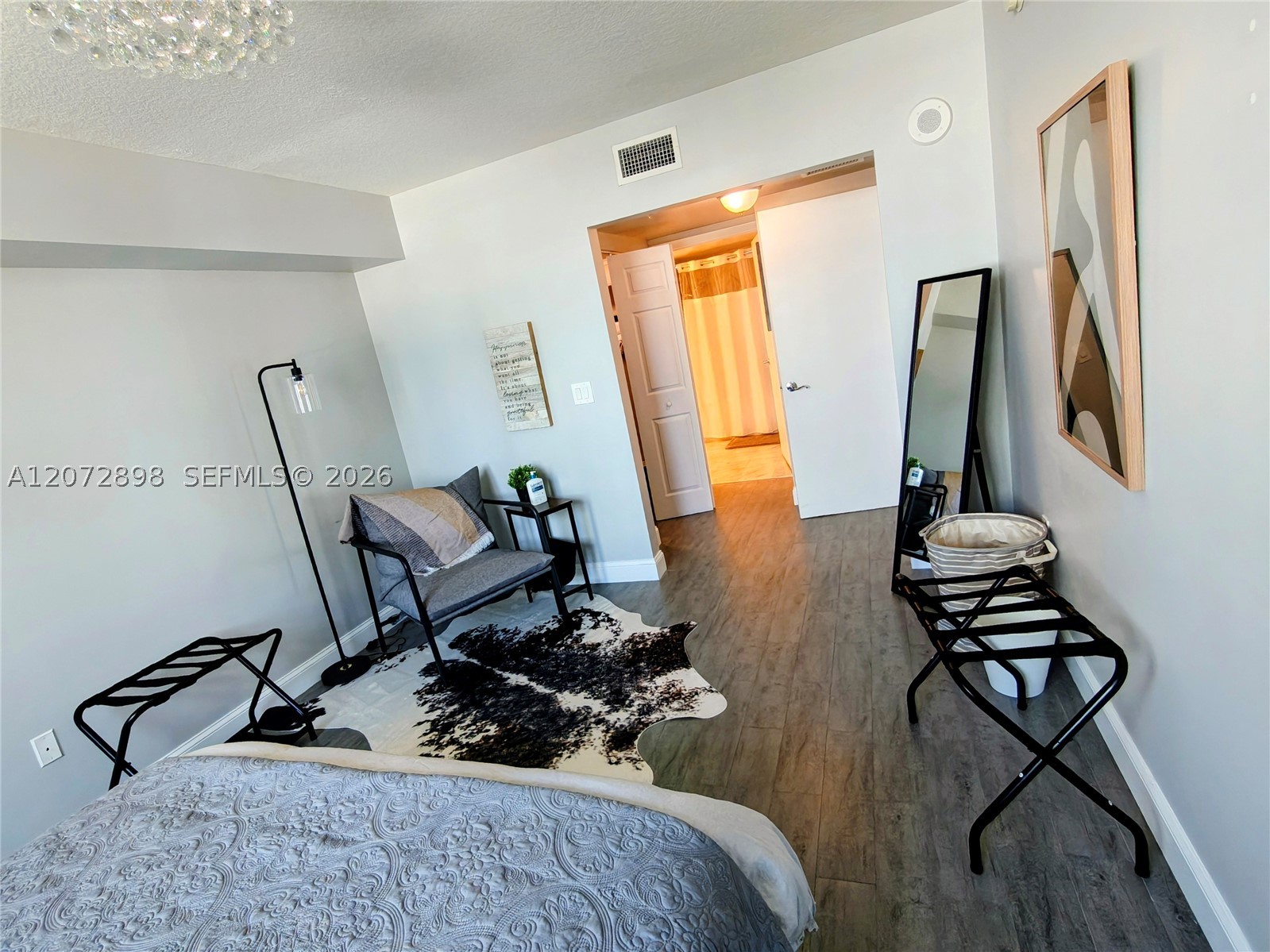 31 SE 5th St #909, Miami FL 33131