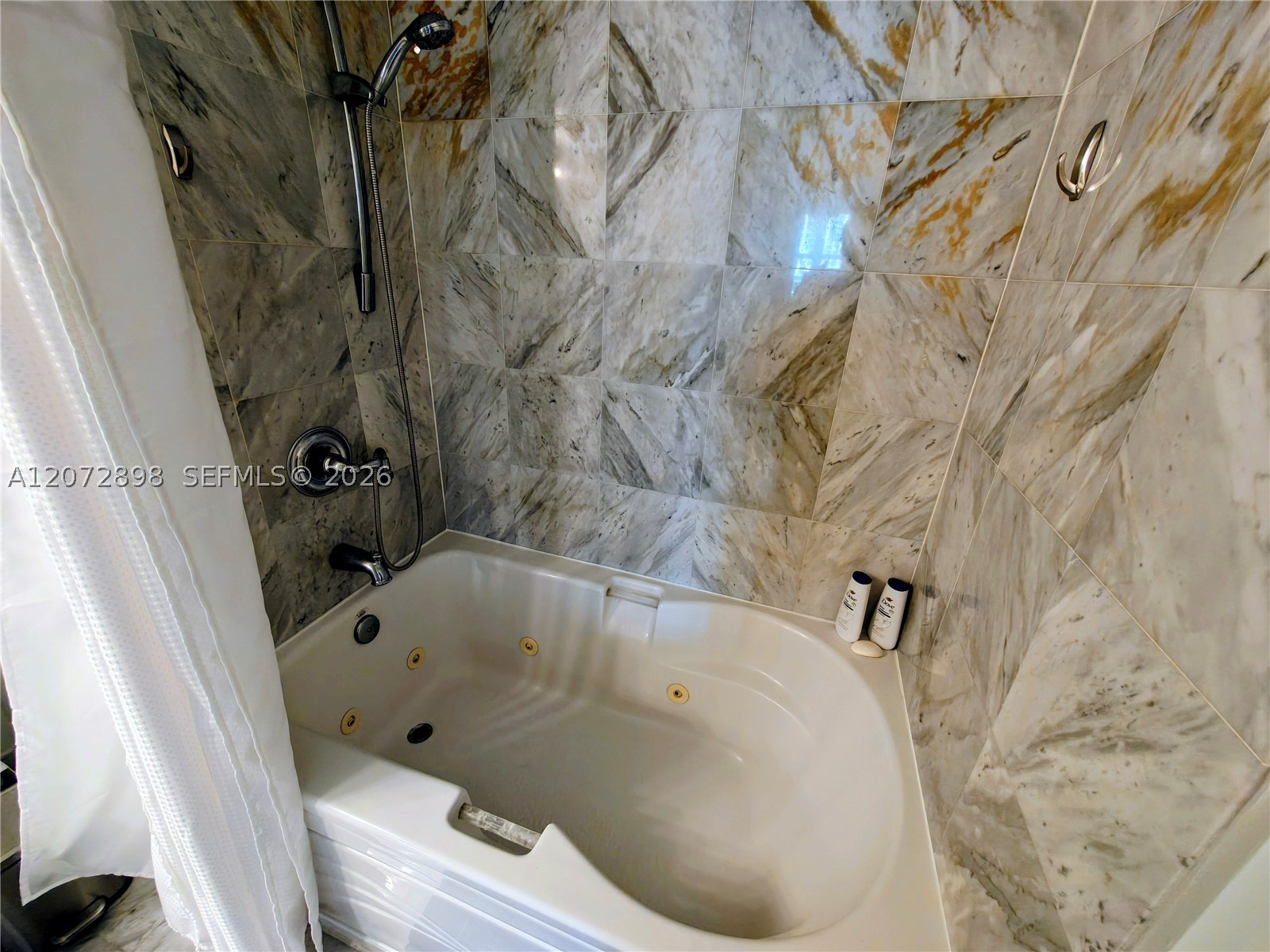 31 SE 5th St #909, Miami FL 33131