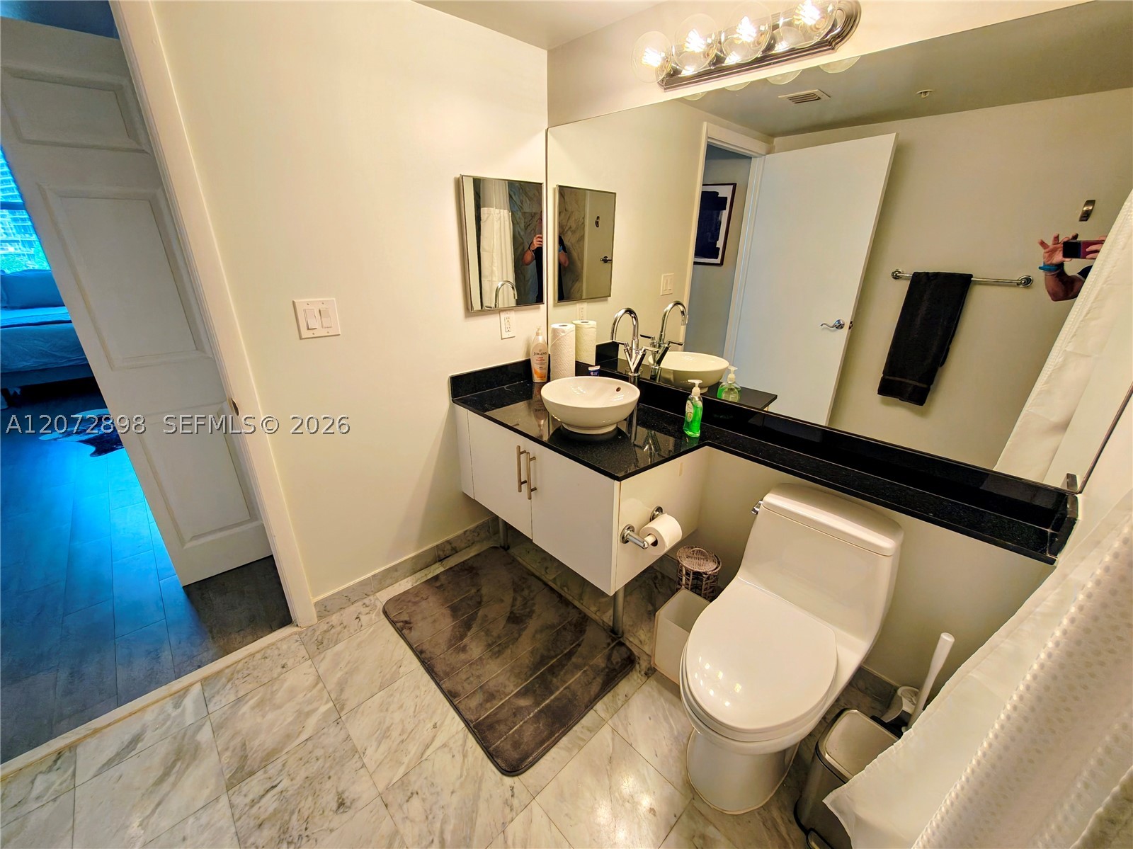 31 SE 5th St #909, Miami FL 33131