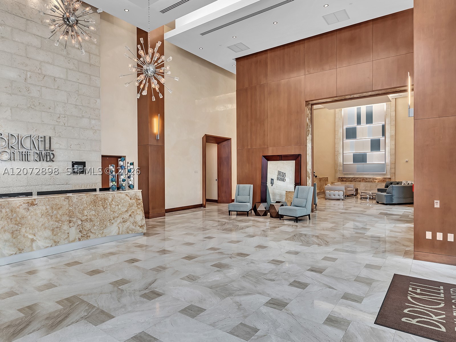 31 SE 5th St #909, Miami FL 33131