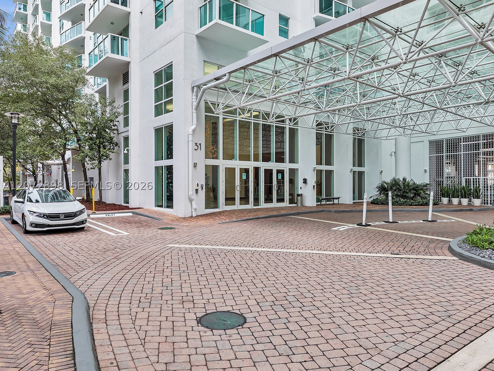 31 SE 5th St #909, Miami FL 33131