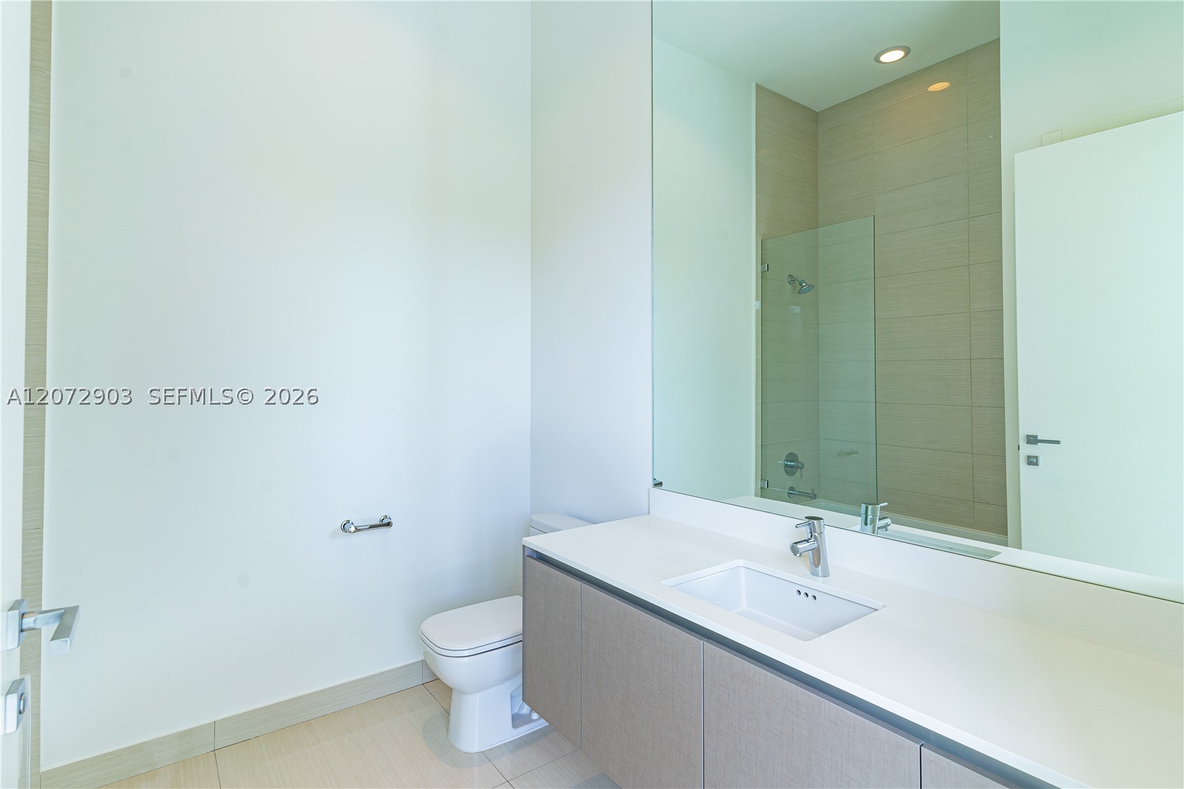 3250 NE 188th St #101, Aventura FL 33180