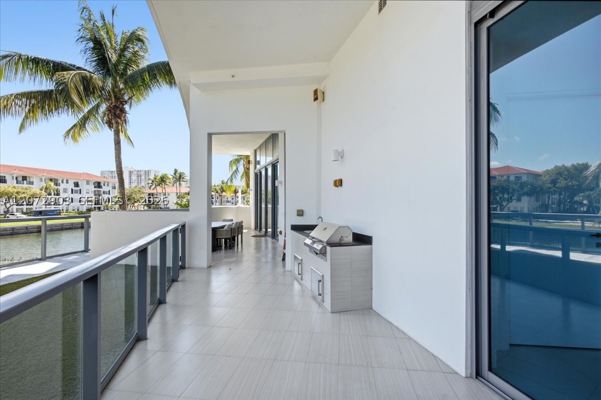 3250 NE 188th St #101, Aventura FL 33180