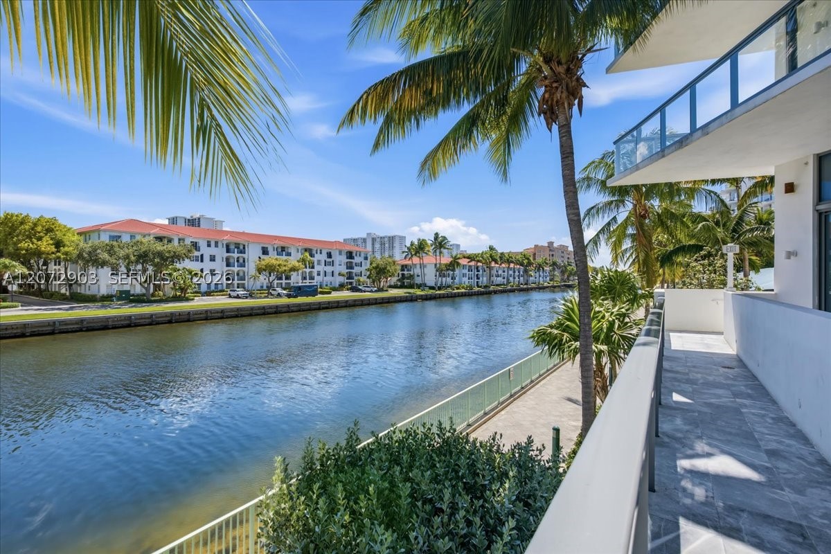 3250 NE 188th St #101, Aventura FL 33180