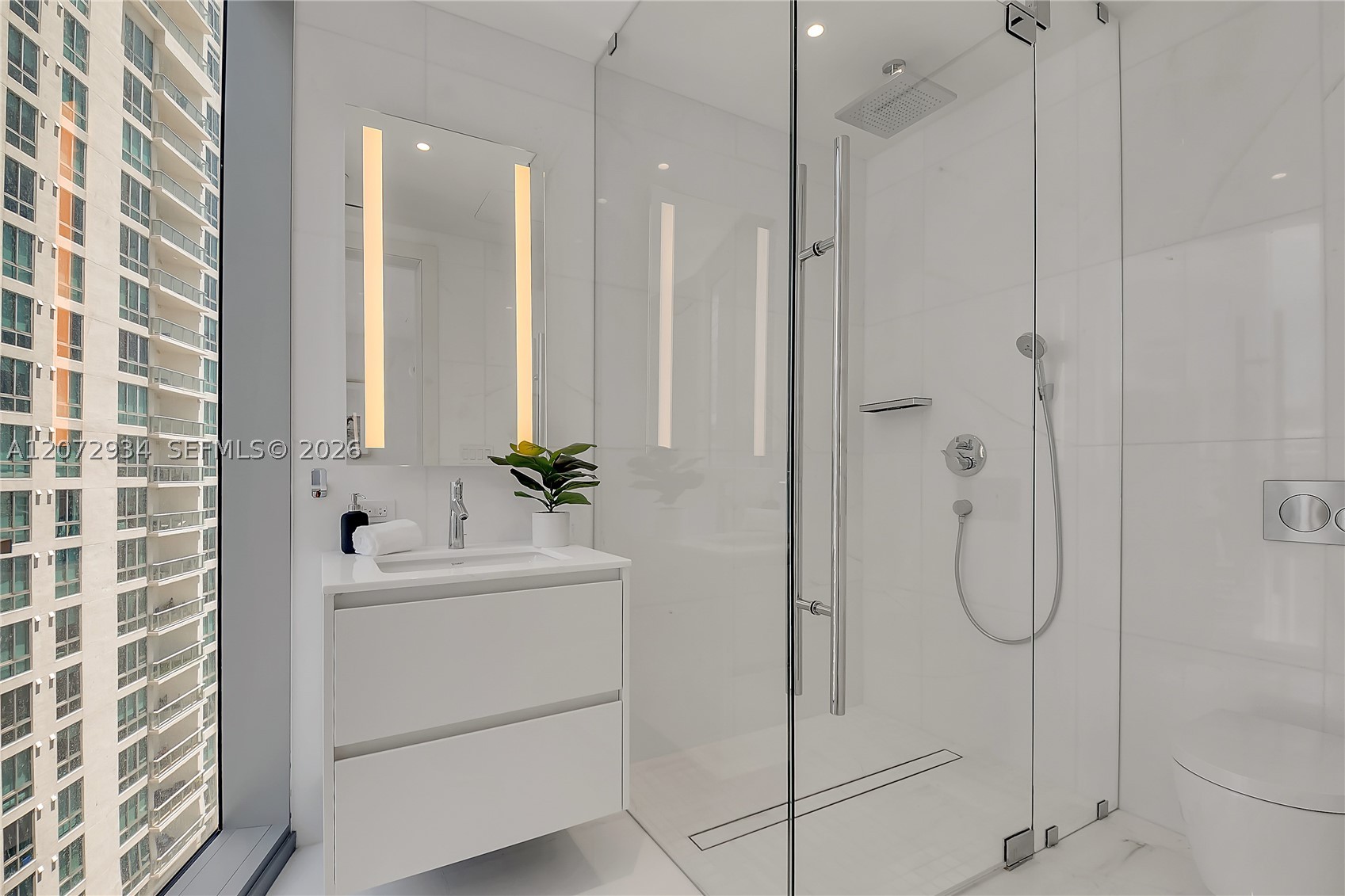 300 Biscayne Boulevard Way #2902E, Miami FL 33131