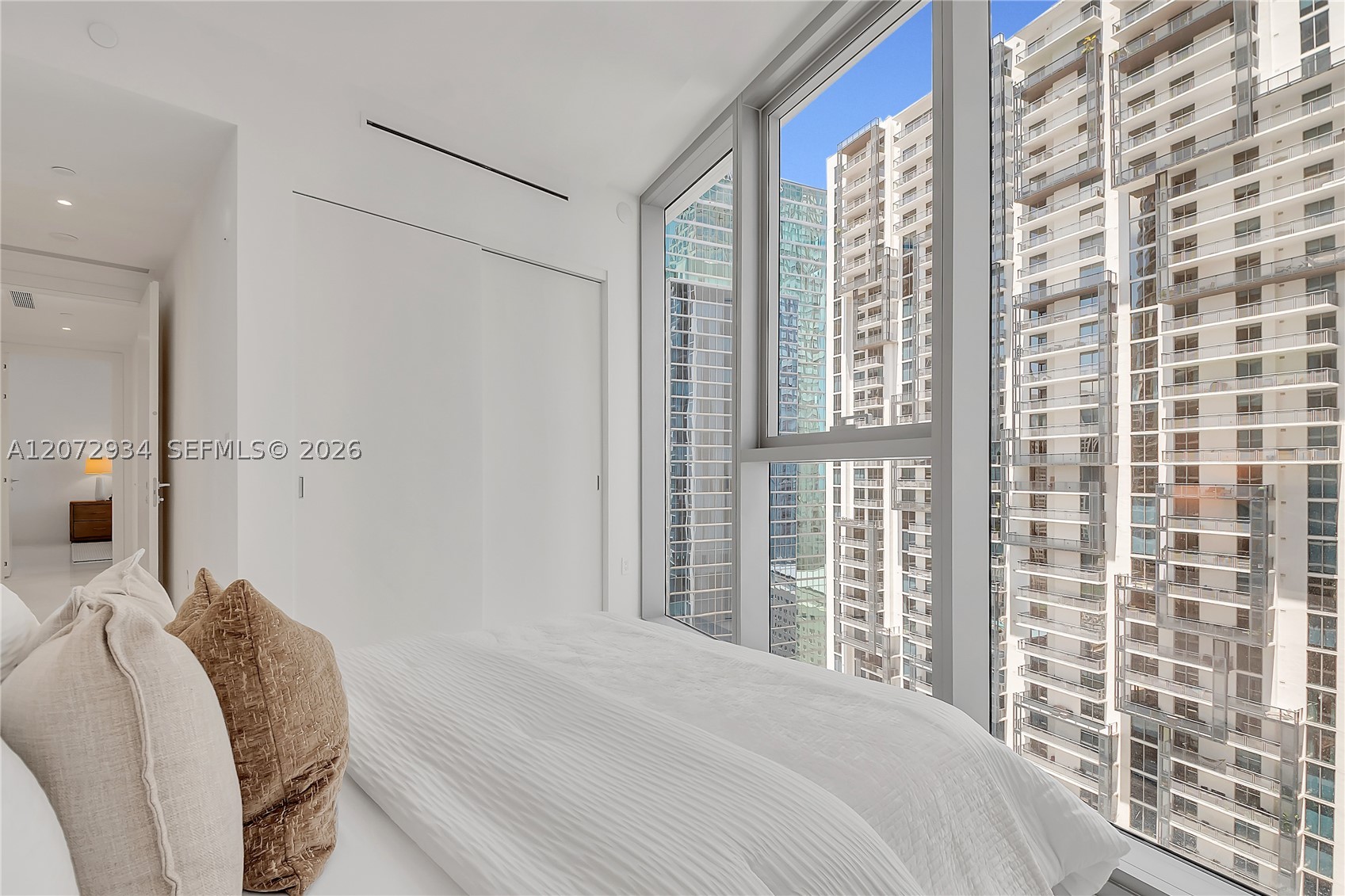 300 Biscayne Boulevard Way #2902E, Miami FL 33131