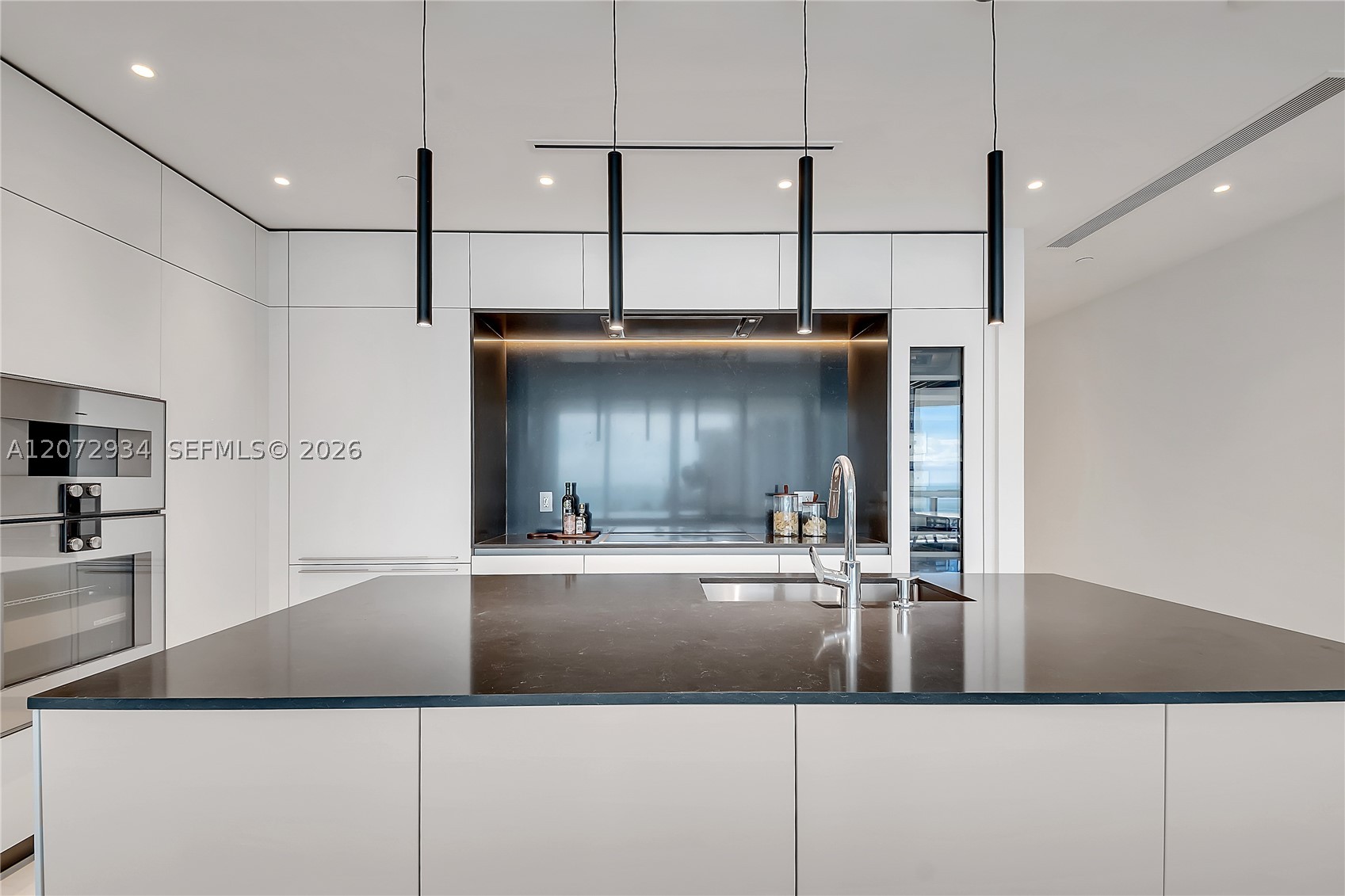 300 Biscayne Boulevard Way #2902E, Miami FL 33131