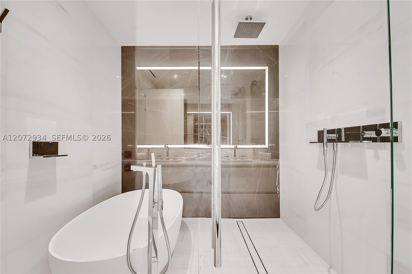 300 Biscayne Boulevard Way #2902E, Miami FL 33131