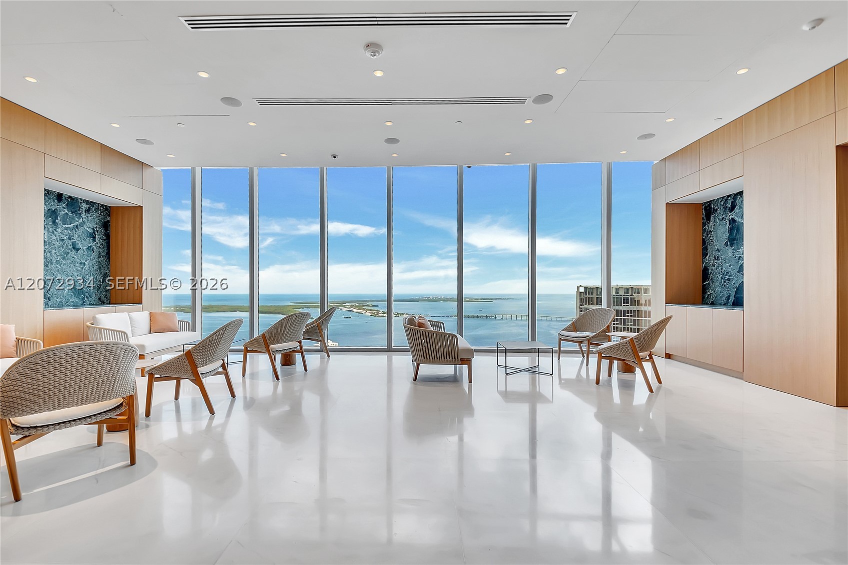 300 Biscayne Boulevard Way #2902E, Miami FL 33131