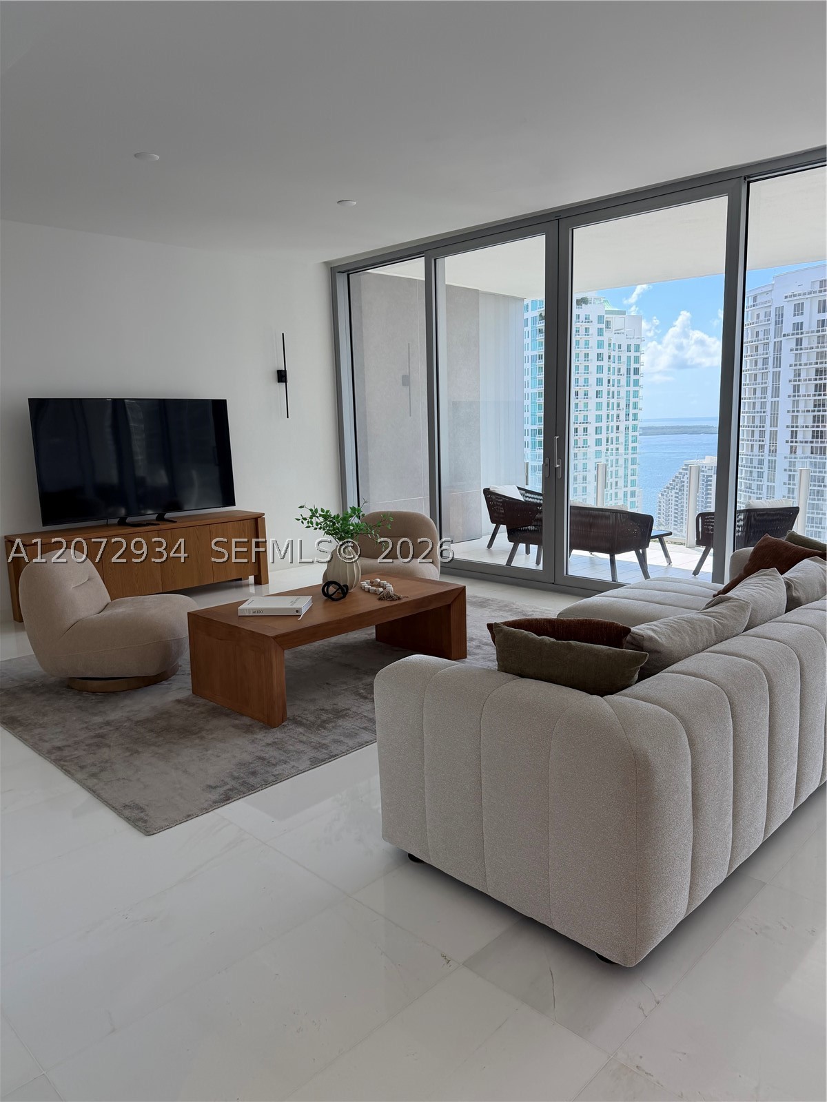 300 Biscayne Boulevard Way #2902E, Miami FL 33131